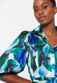 LolaLiza WITH BLURRY - Shirt dress - blue faience