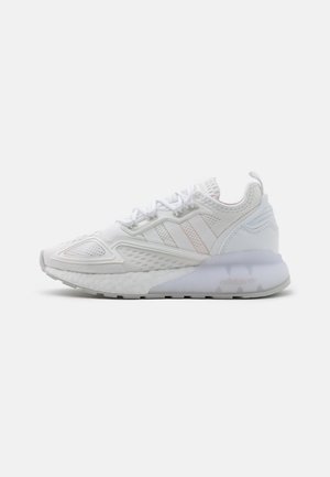 Trainers - white