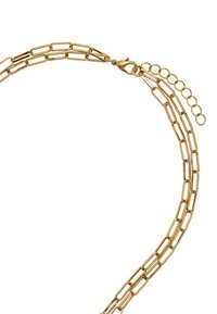 Naszyjnik z złotym łańcuszkiem z wydłużonymi, połączonymi prostokątnymi ogniwami. Posiada zabezpieczające zapięcie oraz regulowany łańcuszek umożliwiający dopasowanie długości.