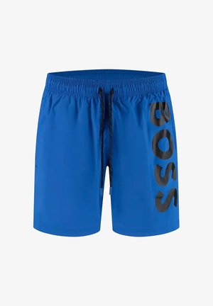 Short de bain bleu avec cordon noir réglable et grand logo vertical "BOSS" imprimé sur la jambe droite.