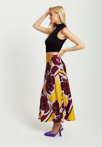 Liquorish LIQUORISH GEOMETRIC - A-line skirt - yellow