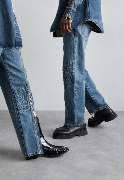 Feng Chen Wang SEAMING PANTS UNISEX - Straight leg jeans - blue