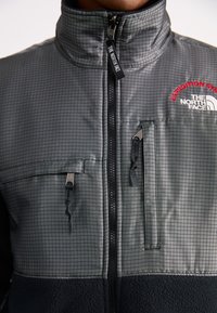 The North Face M RETRO DENALI JACKET - Giacca in pile - black/moonstone grey