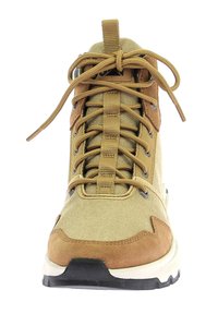 Beige Stoff- und Wildleder-High-Top-Sneaker mit strukturiertem Obermaterial, verstärkten Ösen und beigem Gummisohle. Verfügt über ein Schnürsystem mit flachen Schnürsenkeln.