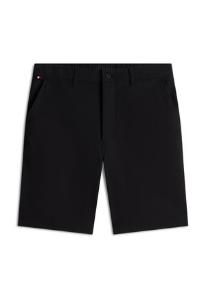 Pantalones cortos negros a medida con trabillas para cinturón, cierre delantero con botón y cremallera, bolsillos laterales inclinados y una pequeña etiqueta tricolor en el bolsillo izquierdo.