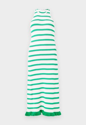 Robe rayée présentant des rayures horizontales vertes et blanches alternées, en tissu côtelé, avec un ourlet à franges et un design sans manches.