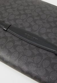 COACH LAPTOP CASE IN SIGNATURE CANVAS - Laptop bag - charcoal