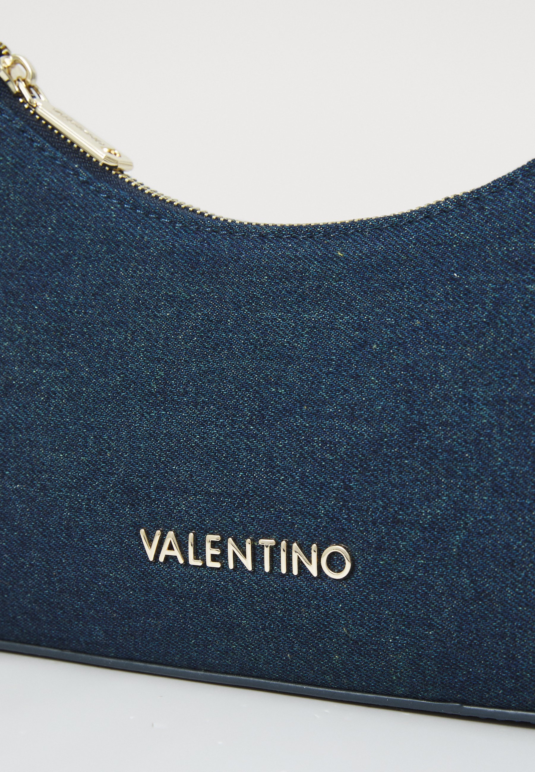 【Valentino Bags】海外限定 Kelly Denim ショルダーバッグ Valentino Kelly clean 90s shoulder bag in blue denim | ASOS