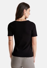 United Colors of Benetton SLIM FIT - T-Shirt basic - black