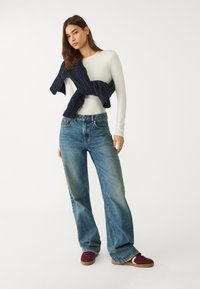 Stradivarius Longsleeve - off white