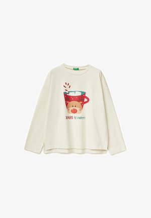 Langärmeliges cremefarbenes Sweatshirt mit einer bunten Grafik einer Rentier-Tasse mit heißer Schokolade, Marshmallows und dem Text "XMAS PJ PARTY!"