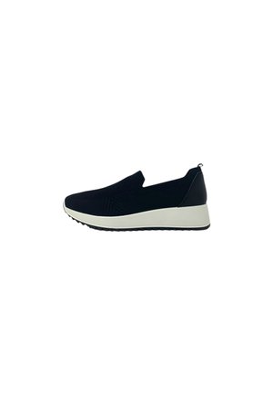 Sneaker nero slip-on con tomaia in maglia testurizzata, suola spessa bianca e linguetta sul tallone, mostrata di profilo su sfondo bianco.