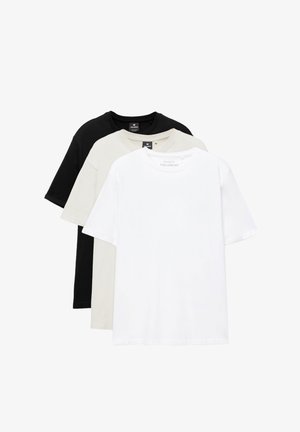 Set aus drei einfarbigen Rundhalsausschnitt-T-Shirts in Schwarz, Beige und Weiß, ordentlich gestapelt mit kurzen Ärmeln und sichtbaren Markenetiketten im Krageninnenbereich.