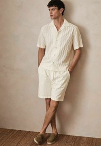 Reiss REGULAR FIT - MASTELLA CHÉ FRINGED-WAVE  - Košeľa - off white