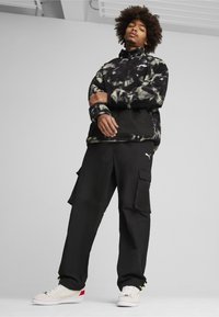 Puma F1 STATEMENT - REVERSIBLE - Fleecejakke - puma black aop