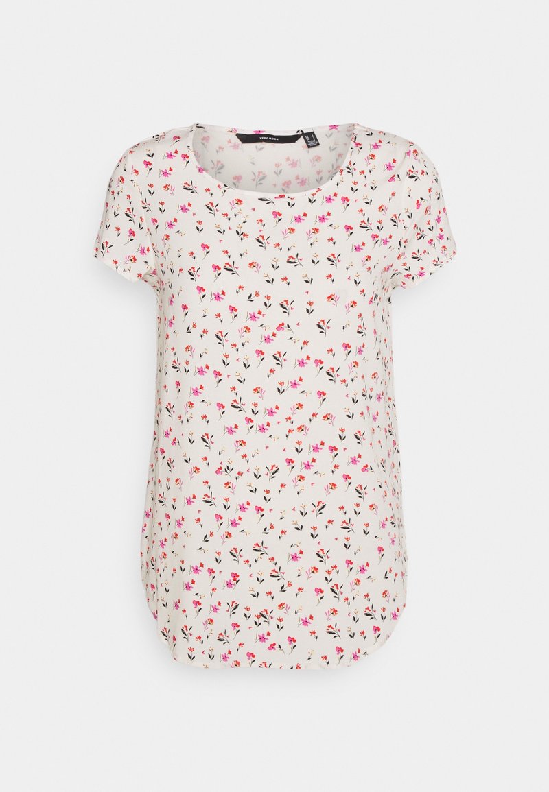 Blusa de manga corta en tejido ligero, color crema, con un patrón floral en rosa y negro. Escote redondo y corte holgado.