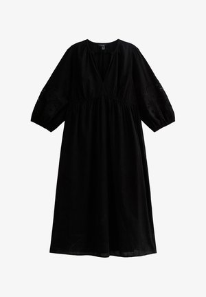 Abito nero con scollatura a V, vita arricciata e maniche a tre quarti con dettagli floreali ricamati sui polsini. Tessuto dalla texture morbida.