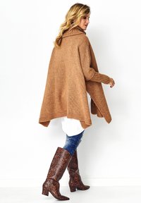 Makadamia Sweter