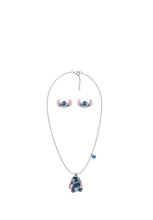 Collier en argent avec pendentif personnage de dessin animé bleu et rose et boucles d’oreilles assorties avec le visage du même personnage.