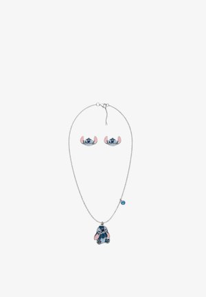 Collier en argent avec pendentif personnage de dessin animé bleu et rose et boucles d’oreilles assorties avec le visage du même personnage.