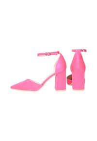 Scarpe con tacco alto rosa dotate di punta affusolata, cinturino alla caviglia e tacco a blocco. Superficie liscia con una finitura lucida.