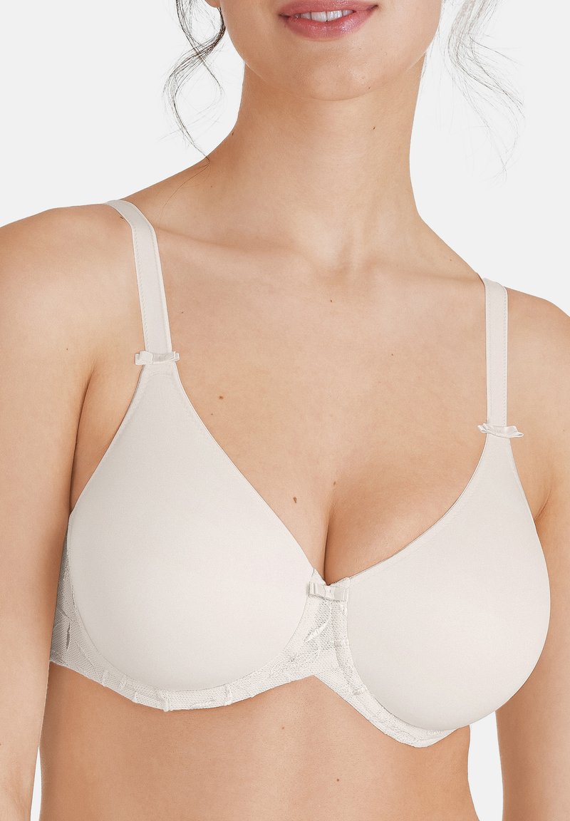 Reggiseno beige chiaro con coppe lisce, spalline regolabili e bordo di pizzo. Presenta un fiocchetto centrale e un design senza cuciture per il massimo comfort.