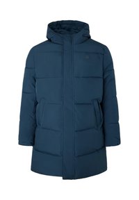 Abrigo acolchado de color azul marino con cuello alto, cierre de cremallera, dos bolsillos frontales y acolchado cosido para aislamiento. Textura de tela suave.