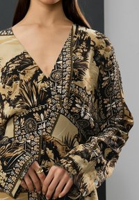 Next LONG SLEEVE TIE WAIST  - Rochie maxi - brown tile print