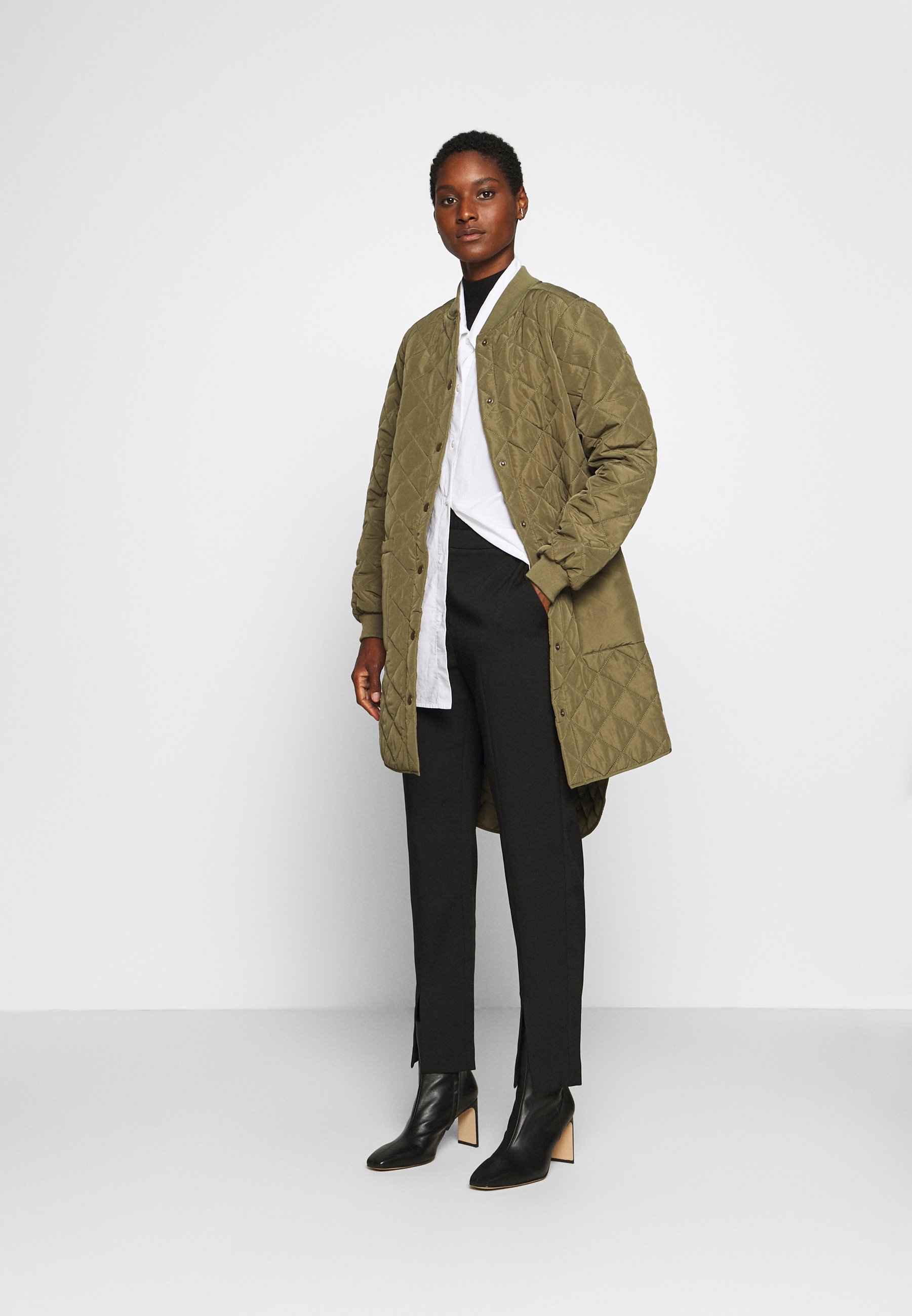 Culture DONIA COAT Kort kåpe frakk burnt olivekhaki Kaffe KAMICA QUILTED COAT Kort kåpe frakk grape leaf