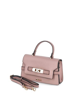 Różowa teksturowana skórzana torebka z górnym uchwytem, złotym zapięciem i odpinanym paskiem na ramię na białym tle.