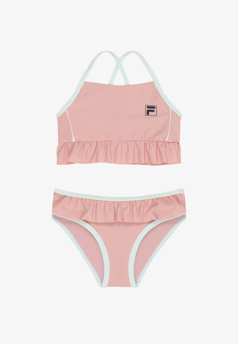 Maillot de bain deux pièces rose avec bordure blanche, détails à volants sur le haut et le bas, et un petit logo sombre sur le côté gauche du haut.