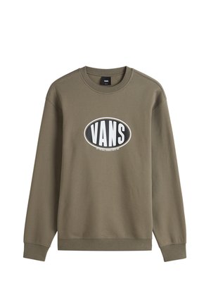 Sudadera verde oliva con cuello redondo. Presenta un logotipo ovalado blanco en el centro con el texto "VANS". Fabricada con una suave mezcla de algodón texturizado.