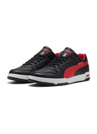 Mustat nahkakengät punaisilla yksityiskohdilla, valkoinen välipohja, texture-pinta ja rei'itetyt yksityiskohdatvarpaassa. Puma-logo näkyvissä.