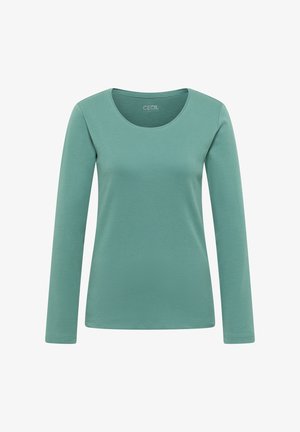 Camiseta de manga larga en un suave tejido verde, con un escote redondo y un diseño ajustado con una textura suave.