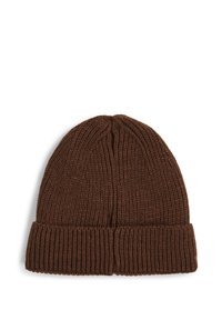 Brun strikket hue med ribbet tekstur og foldbar kant. Rundet top med diskrete sømdetaljer. Letvægtig og varm design.