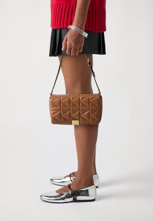 KUILT MEDIUM SHOULDER BAG - Handbag - terra