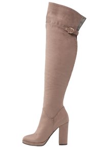 Botas de tacón alto sobre la rodilla en suave ante topo, con punta redondeada, tacón ancho y un detalle de hebilla en la parte superior.