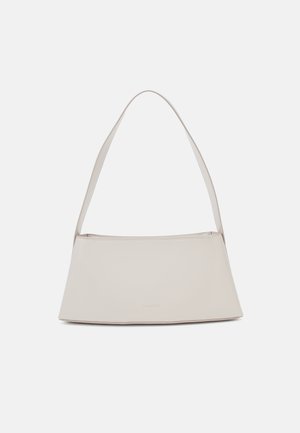 Calvin Klein REFINED SCULPT BAG SHINY - Borsa a mano - gray morn