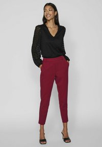 VILA VARONE HW SLIM - NOOS - Chino - beet red