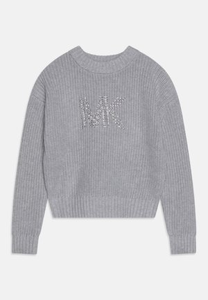 Grå striktrøje med ribstrikkede ærmer og kant, med rhinsten "MK" logo midt på brystet.