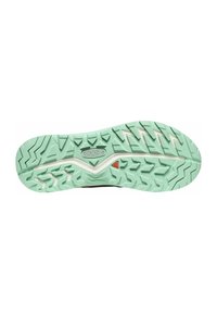 Sola di scarpa sportiva nera con una superficie in gomma verde menta testurizzata, caratterizzata da scanalature curve e motivi angolari per una migliore aderenza.