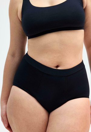 Slip neri a vita alta realizzati in un tessuto morbido ed elastico, con una fascia in vita morbida e dettagli di cucitura minimi.