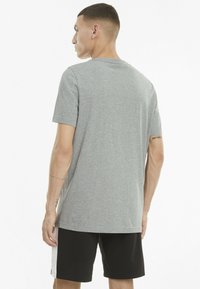 Puma Triko s potiskem - medium gray heather