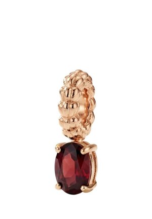 Roségold strukturierter Creolen-Ohrring mit einem ovalen, tiefroten Edelsteinanhänger, gehalten von vier Krappen.