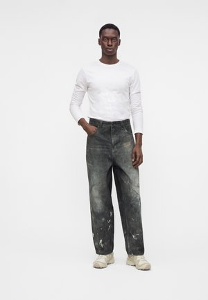 Wasted Paris, TROMPE L'OEIL CASPER PANT UNISEX - Brīva piegriezuma džinsi - faded black