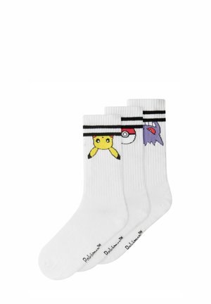 Tri biele členkové ponožky s čiernymi pruhmi, na hornom leme s motívmi Pikachu, Poké Balla a Gengara.