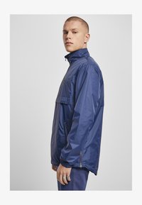 Urban Classics Liner – Giubbotto Trapuntato Leggero Uomo, Senza Colletto, Con Tasche E Chiusura A Pressione
