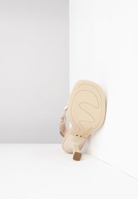 NeroGiardini Sandali con tacco - cipria