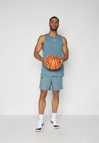 Under Armour ZONE SHORT - Korte sportsbukser - jasper blue/serpentine