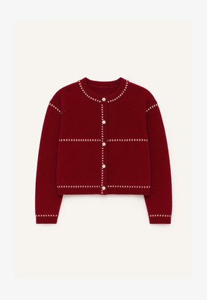 Rode button-up cardigan van gebreide stof, met witte stikselaccenten en een cropped ontwerp. Ronde hals en lange mouwen.